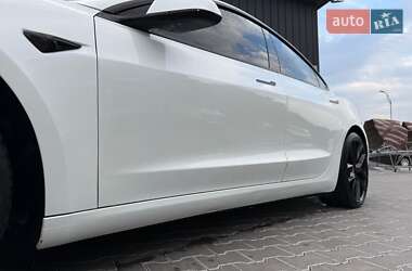 Седан Tesla Model 3 2019 в 