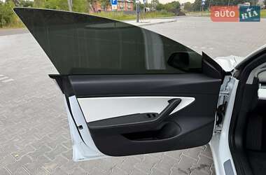 Седан Tesla Model 3 2019 в 