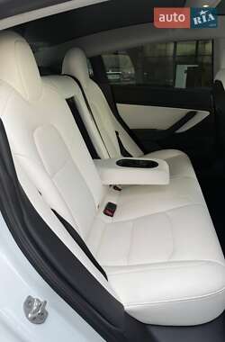 Седан Tesla Model 3 2019 в 
