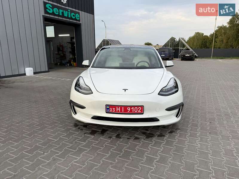 Седан Tesla Model 3 2019 в Володимирі