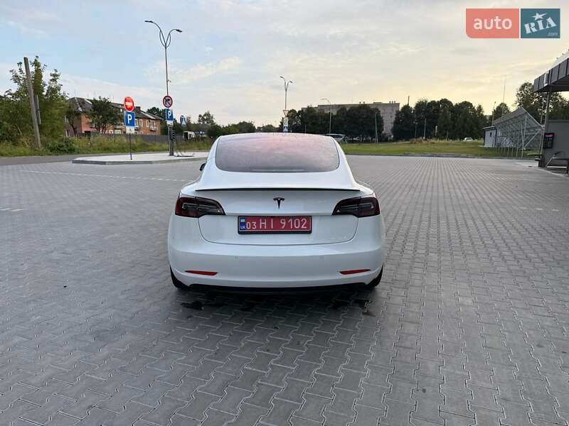 Седан Tesla Model 3 2019 в Володимирі