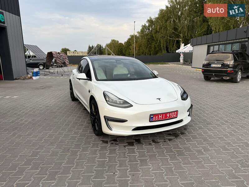 Седан Tesla Model 3 2019 в Володимирі