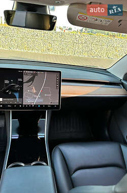 Седан Tesla Model 3 2019 в 