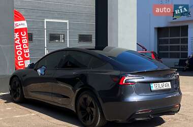 Седан Tesla Model 3 2024 в 