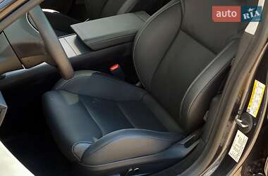 Седан Tesla Model 3 2024 в 