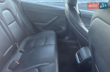 Седан Tesla Model 3 2022 в 
