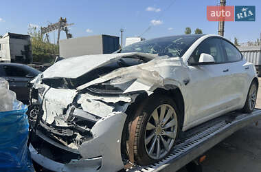 Седан Tesla Model 3 2022 в 
