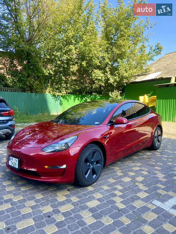 Седан Tesla Model 3 2022 в 