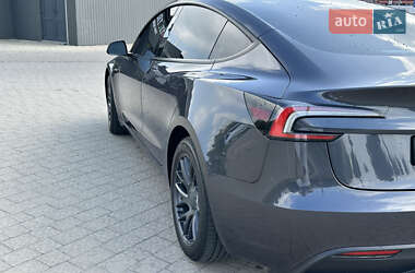 Седан Tesla Model 3 2024 в 