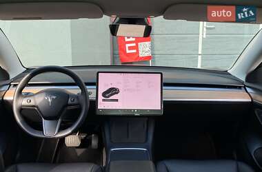 Седан Tesla Model 3 2021 в 