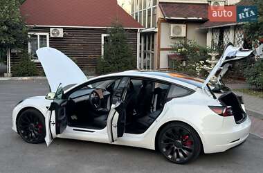 Седан Tesla Model 3 2021 в Виннице