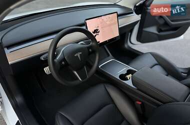 Седан Tesla Model 3 2021 в 