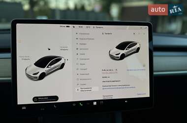 Седан Tesla Model 3 2021 в 