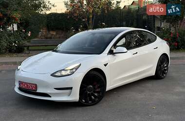 Седан Tesla Model 3 2021 в 