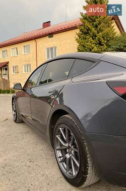 Седан Tesla Model 3 2023 в 