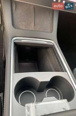 Седан Tesla Model 3 2023 в 