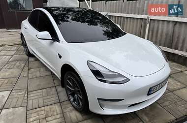Седан Tesla Model 3 2021 в 