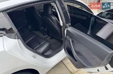 Седан Tesla Model 3 2021 в 