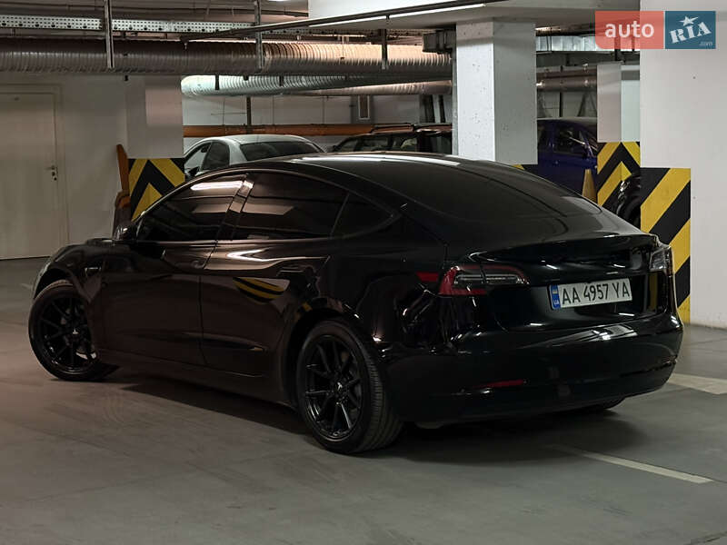 Седан Tesla Model 3 2021 в Днепре