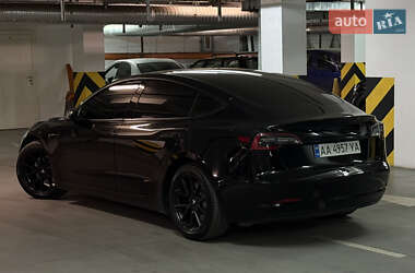 Седан Tesla Model 3 2021 в 
