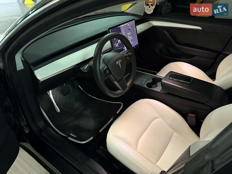 Седан Tesla Model 3 2021 в Днепре