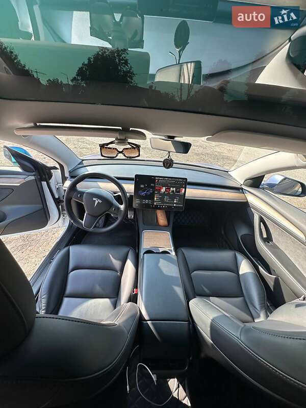 Седан Tesla Model 3 2021 в Києві
