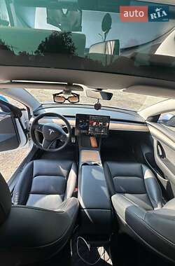 Седан Tesla Model 3 2021 в 