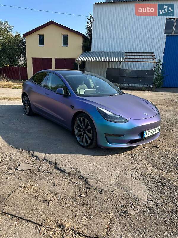 Седан Tesla Model 3 2021 в Киеве