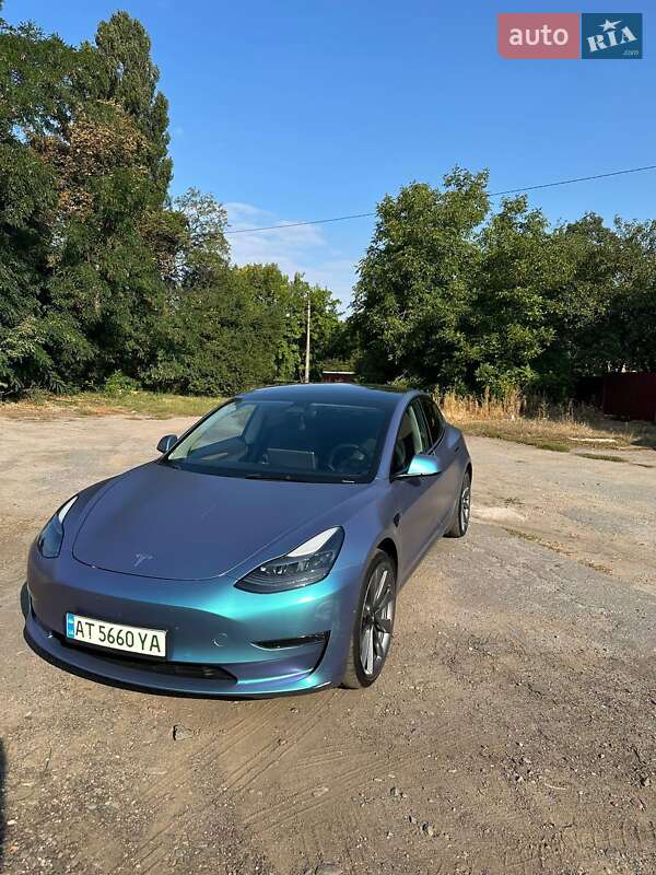 Седан Tesla Model 3 2021 в Киеве