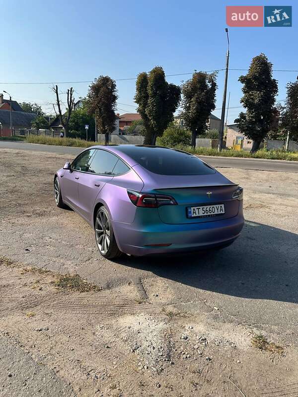 Седан Tesla Model 3 2021 в Києві