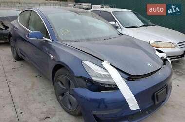 Седан Tesla Model 3 2019 в 
