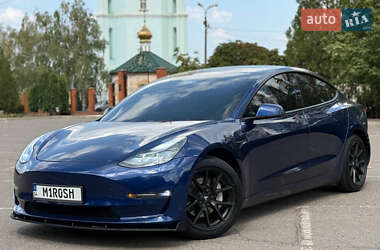 Седан Tesla Model 3 2021 в 
