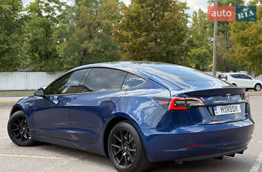 Седан Tesla Model 3 2021 в 