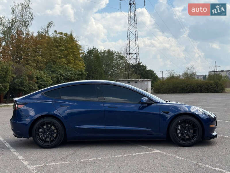 Седан Tesla Model 3 2021 в Кривом Роге
