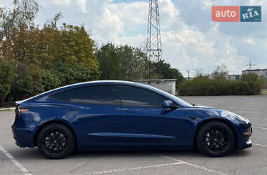 Седан Tesla Model 3 2021 в 