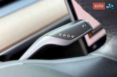 Седан Tesla Model 3 2021 в 