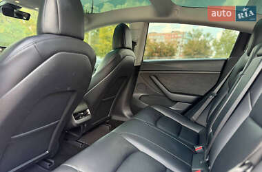 Седан Tesla Model 3 2021 в 