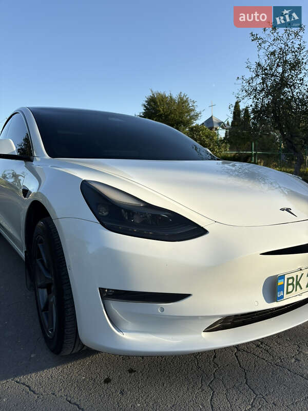 Седан Tesla Model 3 2021 в Тернополі