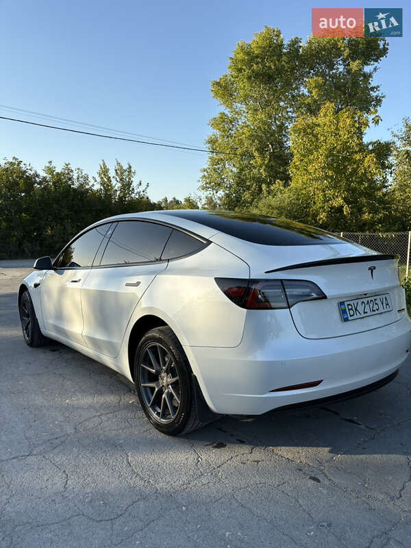 Седан Tesla Model 3 2021 в Тернополі