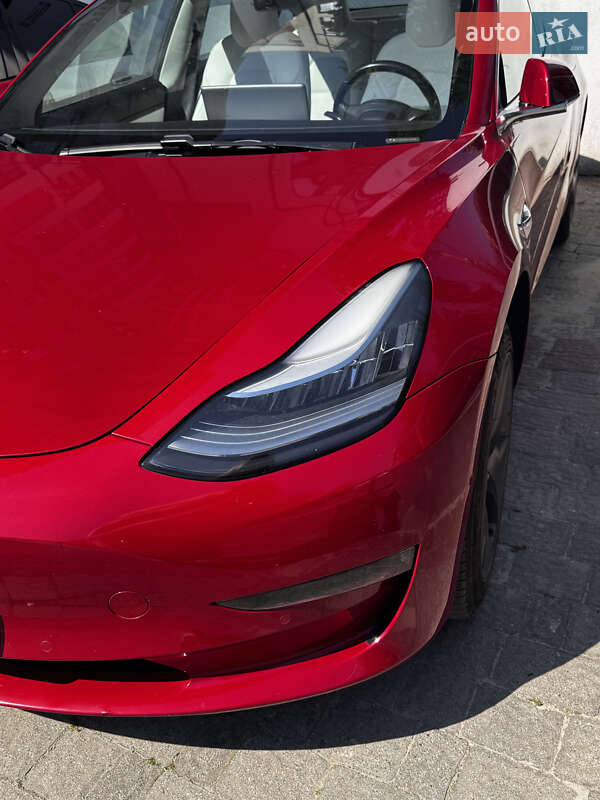 Седан Tesla Model 3 2019 в Львові