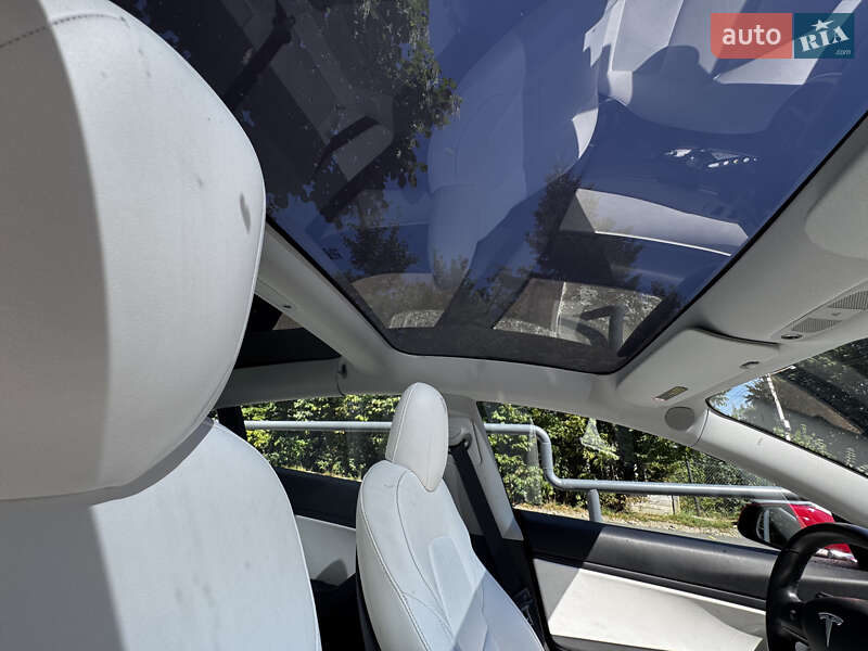 Седан Tesla Model 3 2019 в Львові