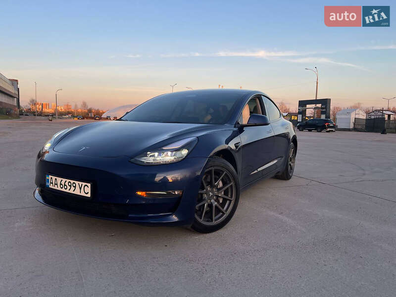Седан Tesla Model 3 2022 в Києві