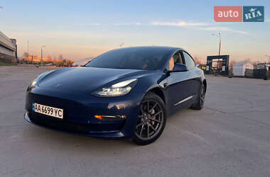 Седан Tesla Model 3 2022 в Киеве