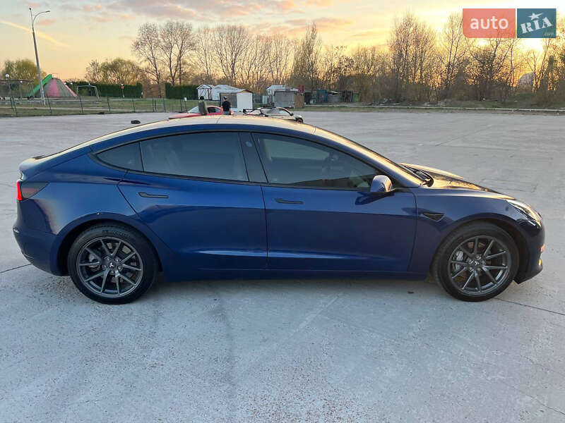 Седан Tesla Model 3 2022 в Києві