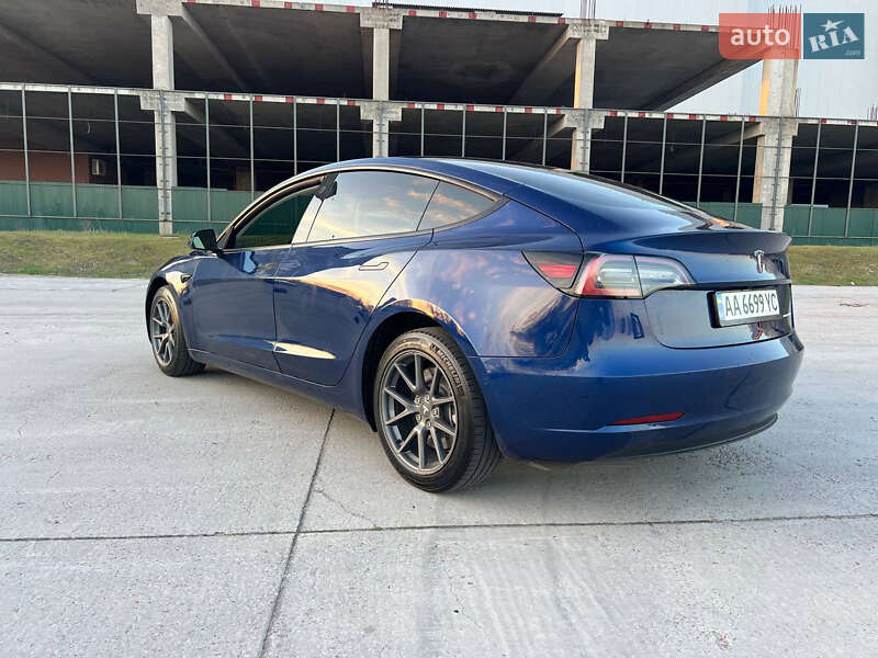 Седан Tesla Model 3 2022 в Києві