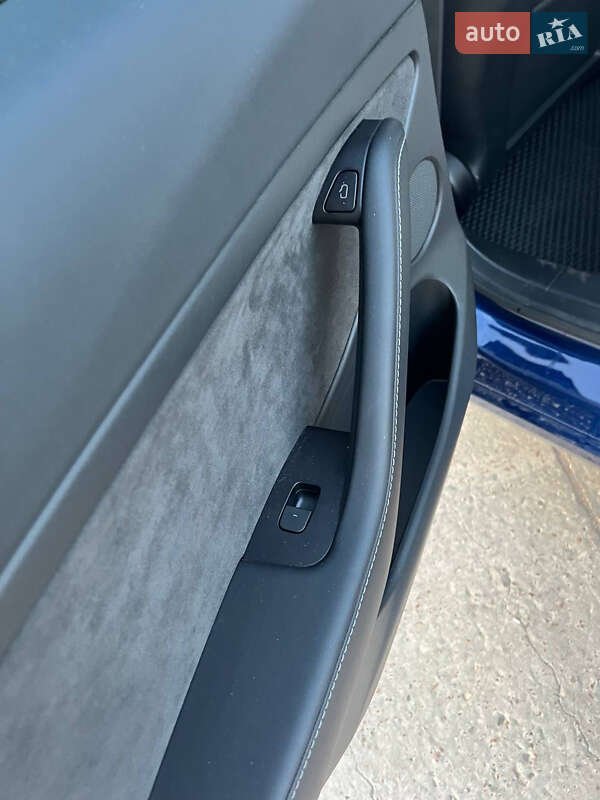 Седан Tesla Model 3 2022 в Києві
