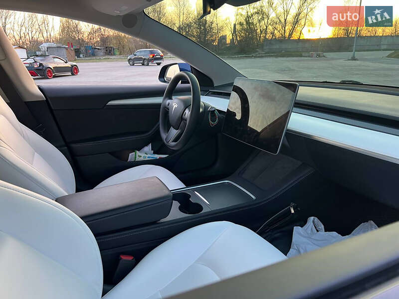 Седан Tesla Model 3 2022 в Києві