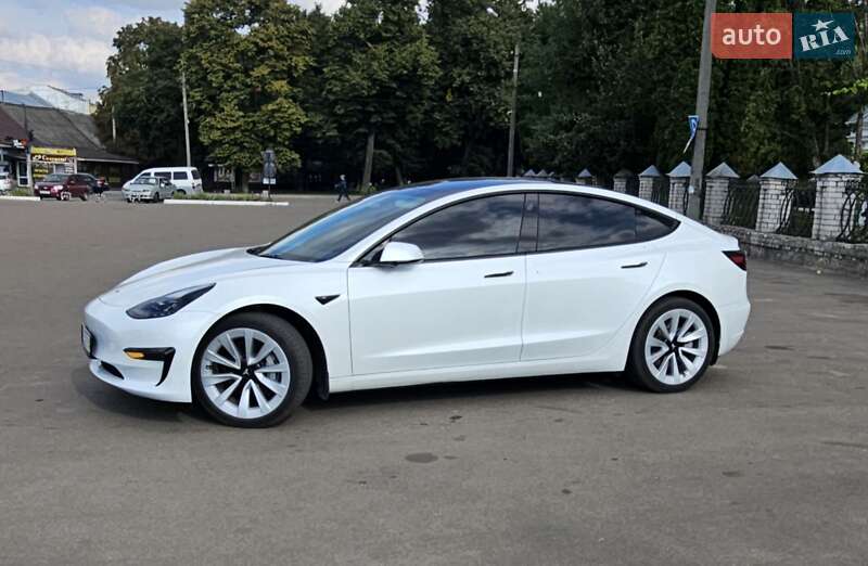 Седан Tesla Model 3 2023 в Києві
