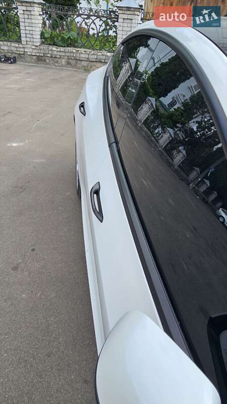 Седан Tesla Model 3 2023 в Києві