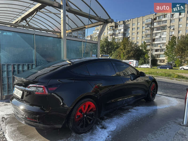 Седан Tesla Model 3 2021 в Львове